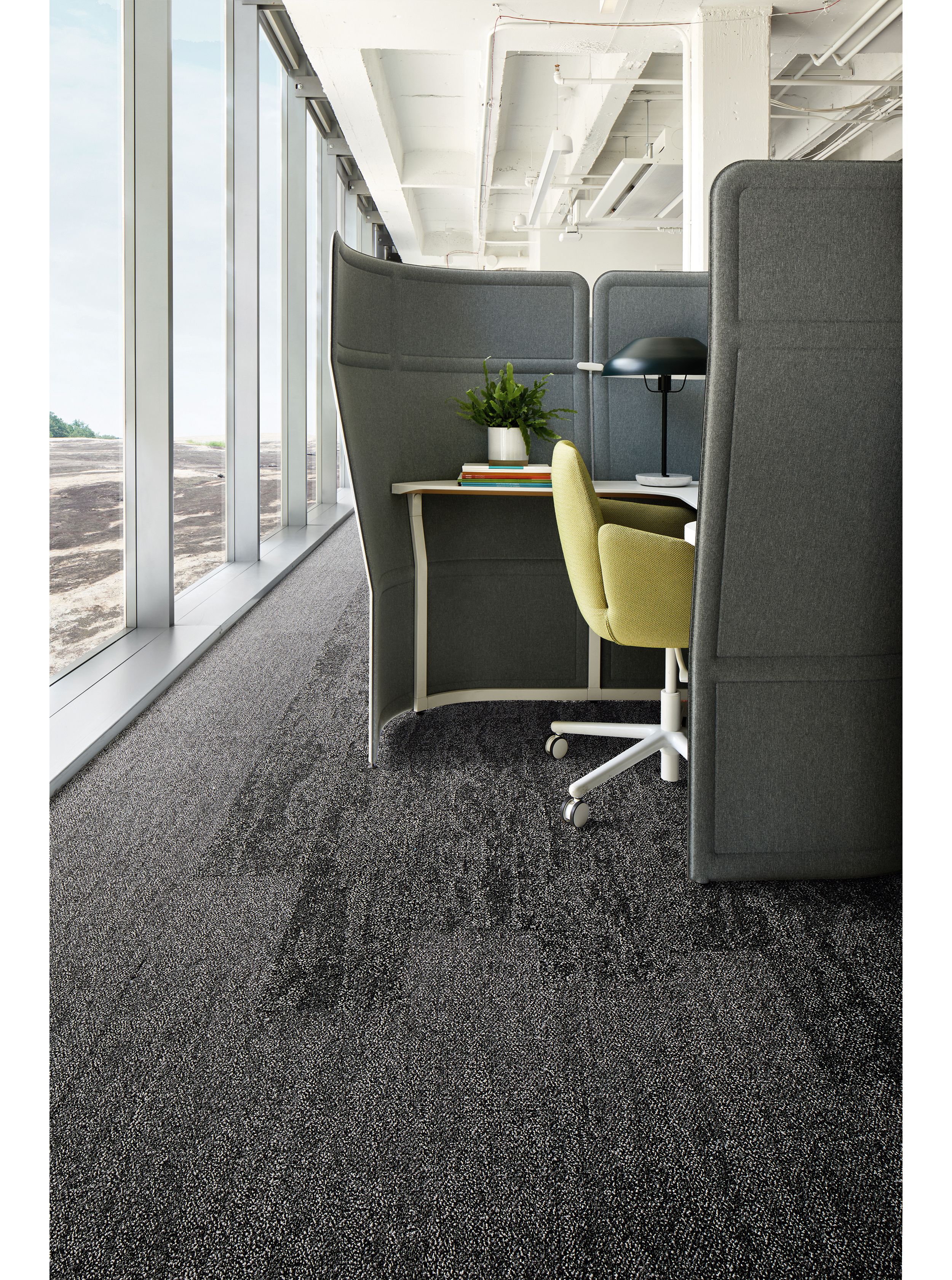 Interface Rock Springs and Mantle Rock plank carpet tile in small cubicle imagen número 2